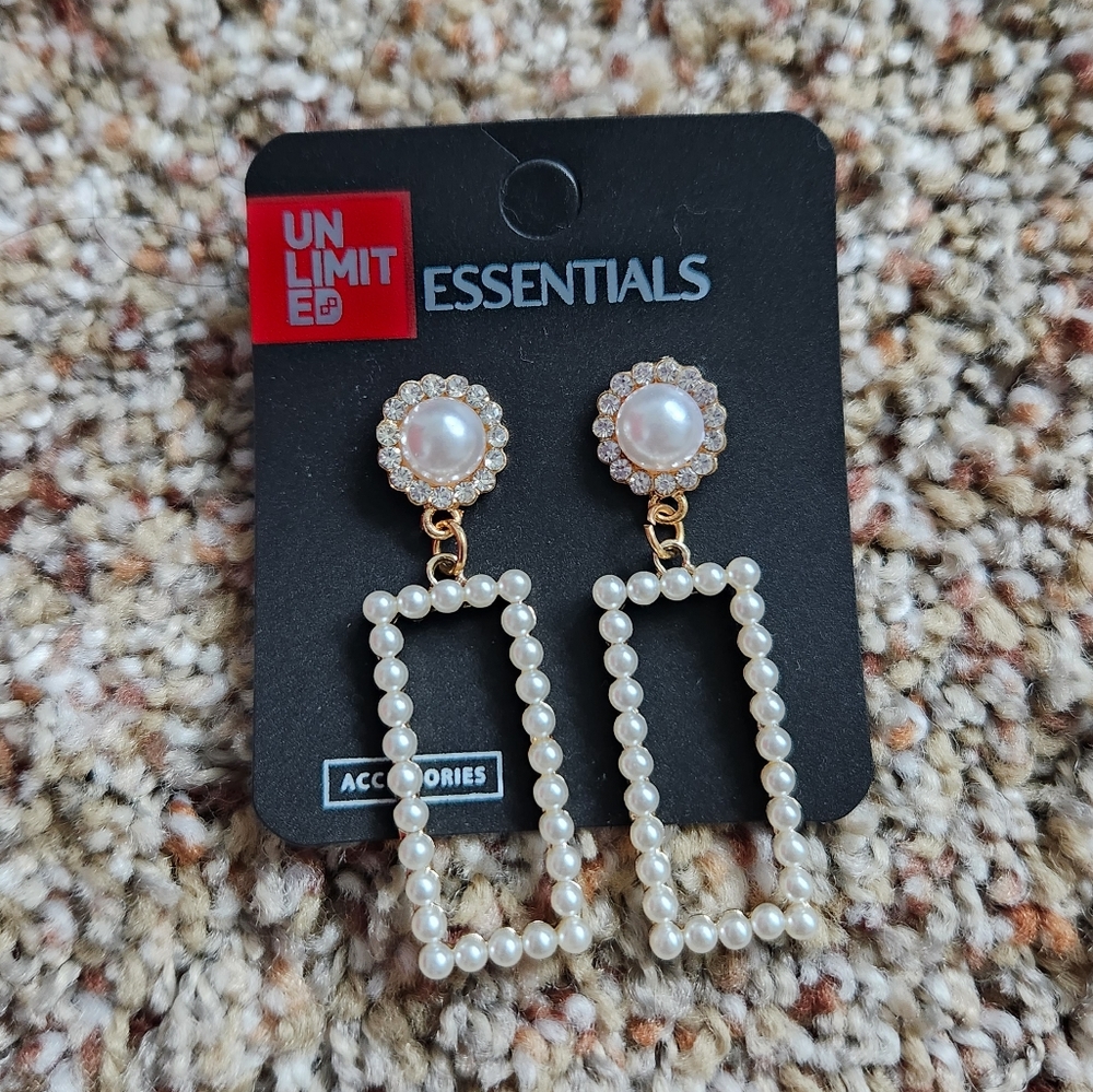Faux Pearl dangly Earrings, lightweight